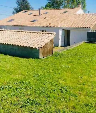 Holiday home Maison Tres Agreable Et Familiale Saintes Royan